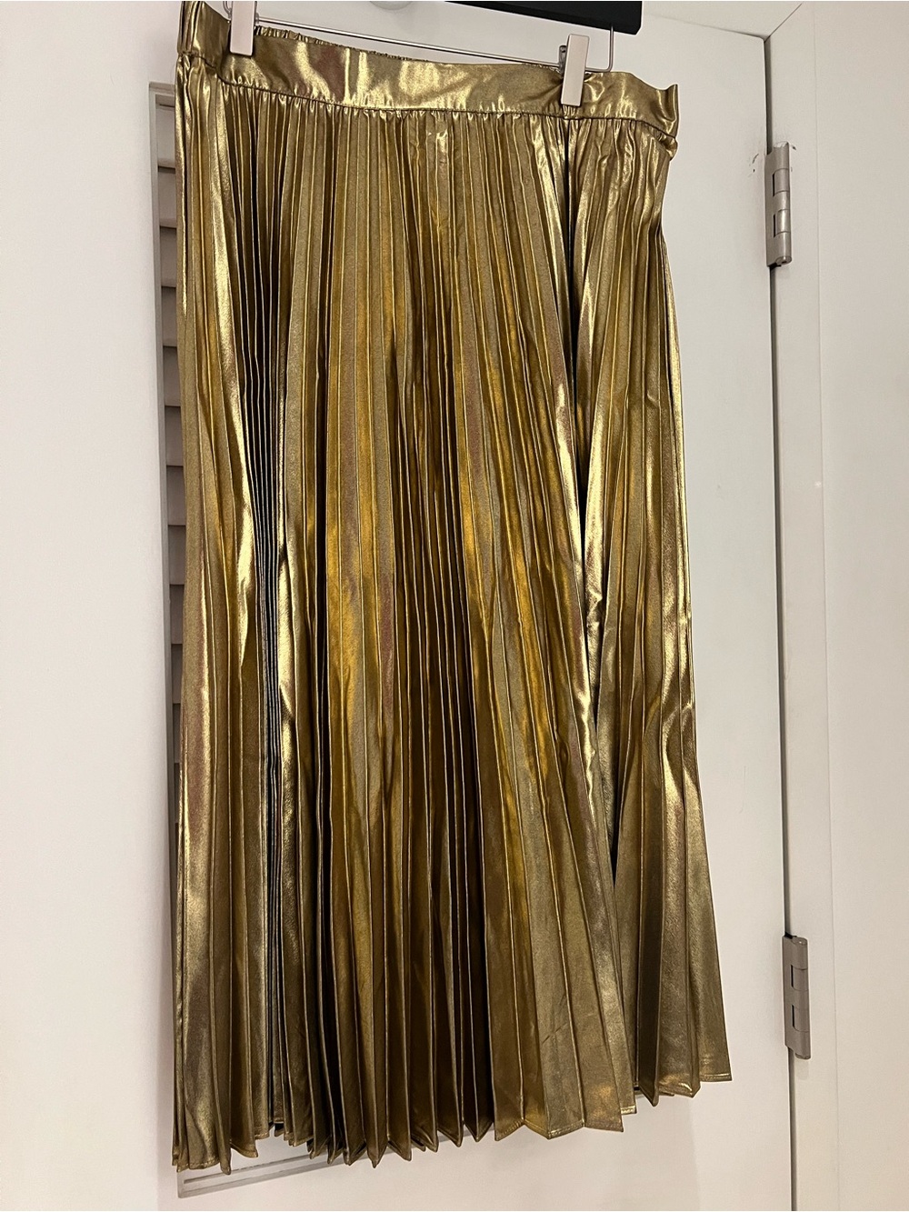 Free Assembly 
Women’s Pleated Metallic Maxi Skirt (Gold)
